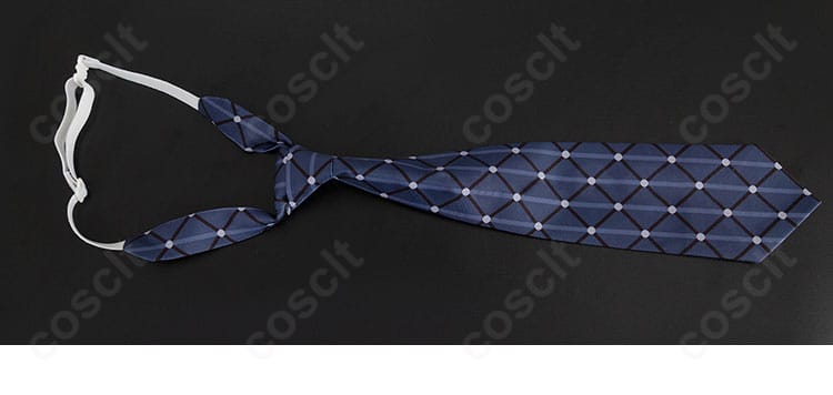 胸元の装飾とアクセサリーアップ。バランスの良い配置で撮影映え。