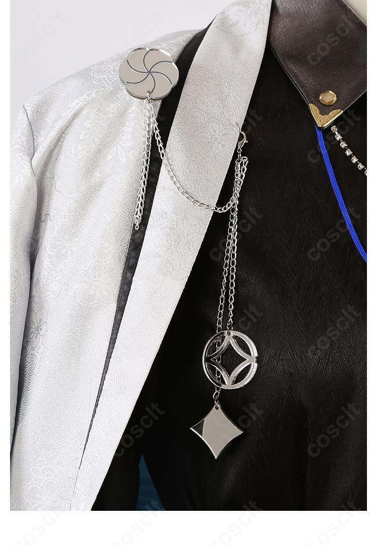 肩と襟の装飾クローズアップ。プロジェクトセカイのライブらしい華やかさを演出する意匠。