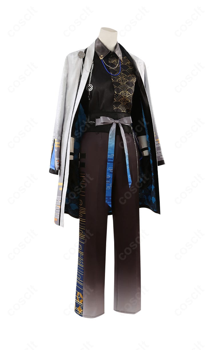 神代類衣装を右側から撮影。ウエストベルトとコートラインの立体感が際立つ角度。