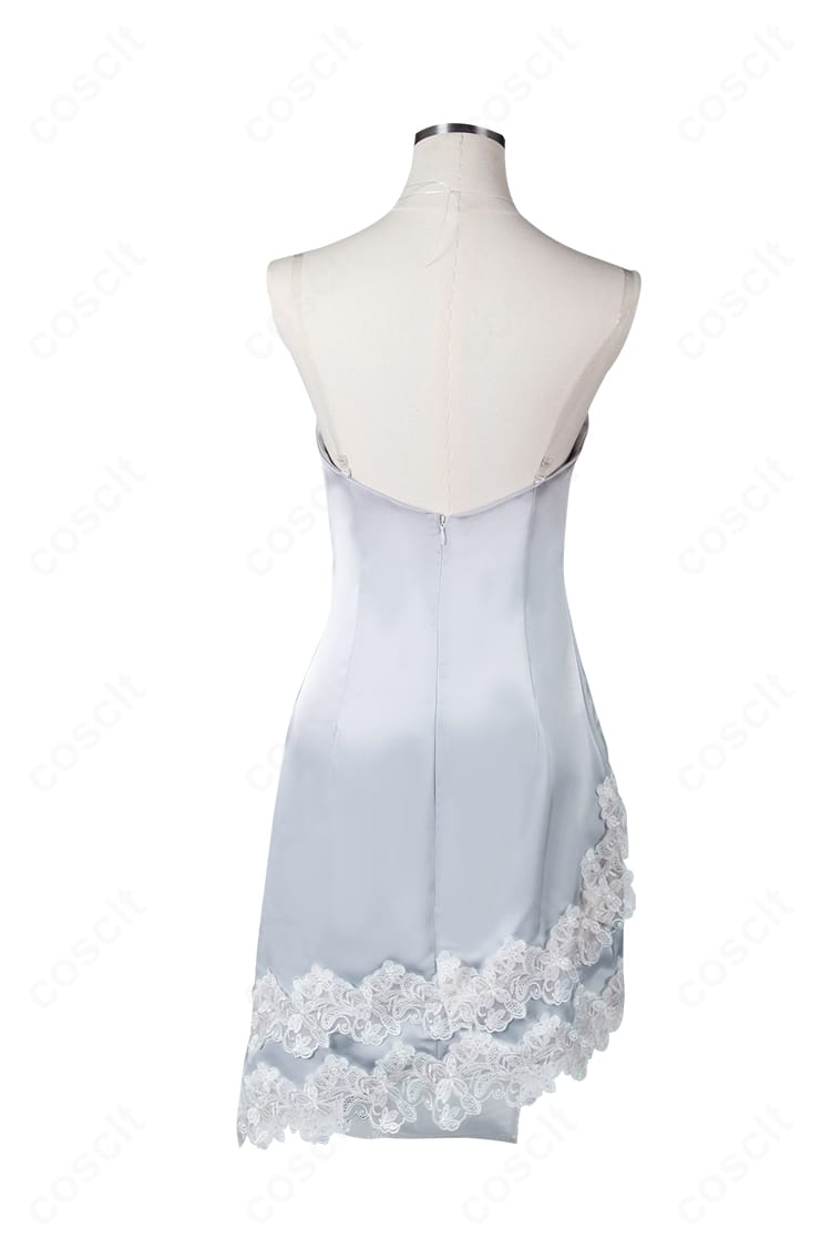 無期迷途 L.L. 衣装の背面細部。裾の切替や留め具位置など背面の作り込みを強調した画像。