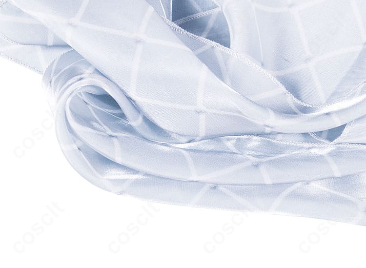 無期迷途 L.L. スカーフ装飾のアップ。素材の落ち感と端処理、カラーアクセントが確認できます。