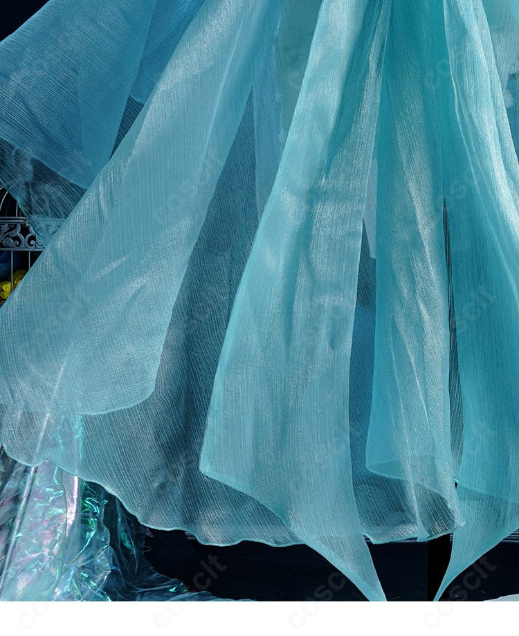 背面装飾ディテールの別角度。レイヤーの重なりと装飾の配置バランスを確認