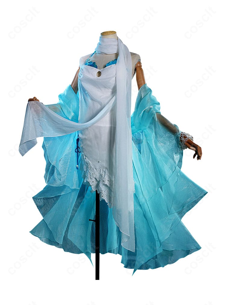 L.L. 島主衣装の側面。マフラーの流れとスカートのライン、袖口の造形が見える角度