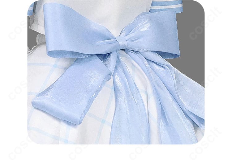 背面の蝶結び装飾のクローズアップ。立体感のあるリボンで後ろ姿も可愛く演出。