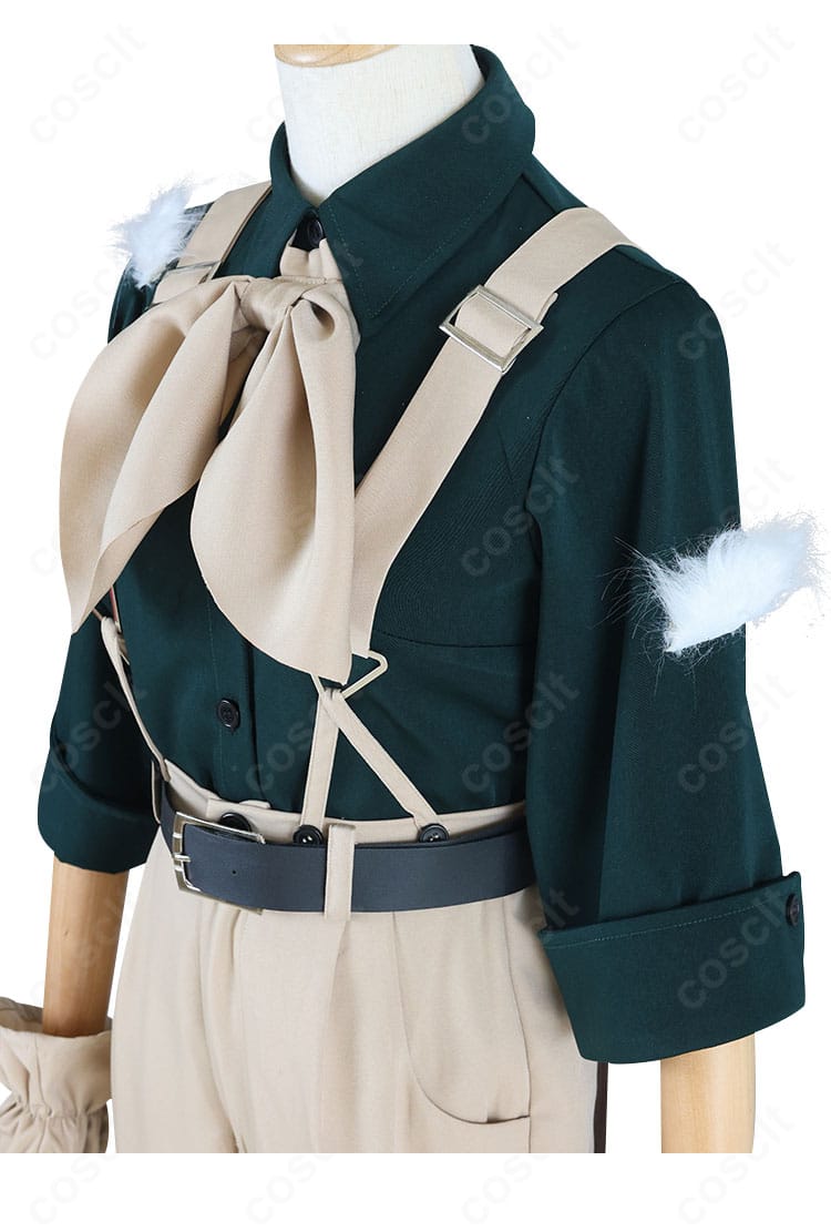 探鉱者コスプレの肩袖ディテールアップ。ステッチと装飾パーツの配置、立体感のある裁ちが確認できる。