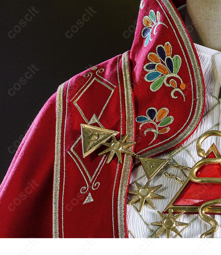 襟元の装飾ディテール。キャラクター性を象徴する意匠と質感を忠実に再現。