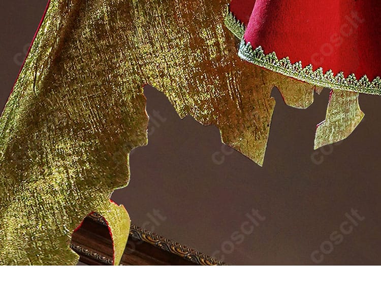 裾周りの装飾近接。縁取りの精度と模様のコントラストが映えるカット。