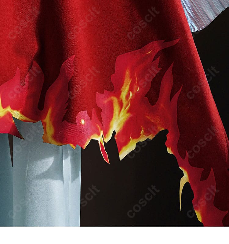 コート裾の炎モチーフ装飾。幻想的な表現で世界観を強調。