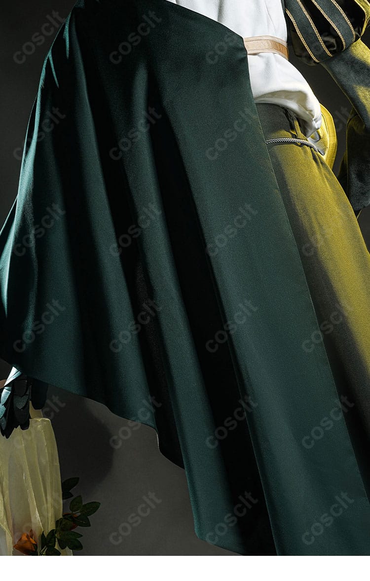 騎士コスプレ衣装の披肩装飾別角度。重厚な装飾でリアルな騎士感を再現。