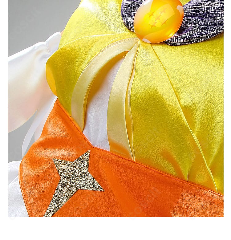 ウエスト周りの装飾詳細。コルセットベルトと装飾パーツで立体感ある華やかな印象に。