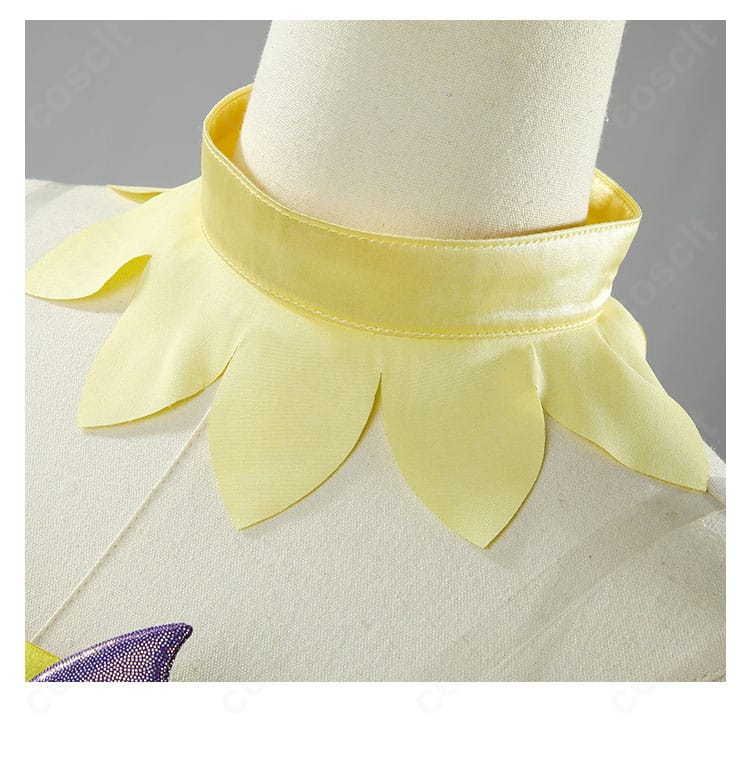 上品な首飾りのクローズアップ。星型モチーフの輝きがトゥインクルらしさを引き立てる。