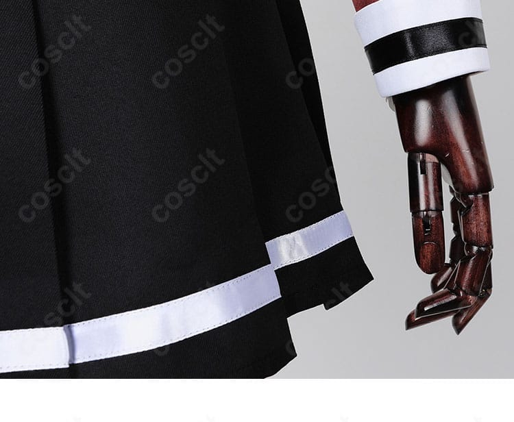 スカート裾と袖口のトリム装飾を捉えた近接写真。上品で爽やかな印象の仕上げ