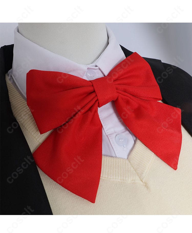 橘美花莉 制服の赤い蝶ネクタイ装飾クローズアップ。発色の良いリボンと結び目の形状が分かるディテール。