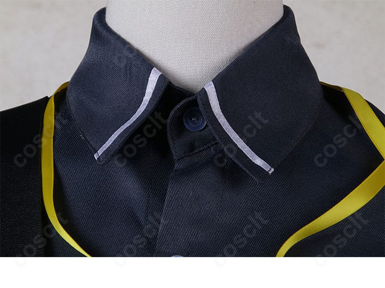 フランカ衣装の襟元ディテール。端正な縫製と装飾の仕上がりが分かるクローズアップ。