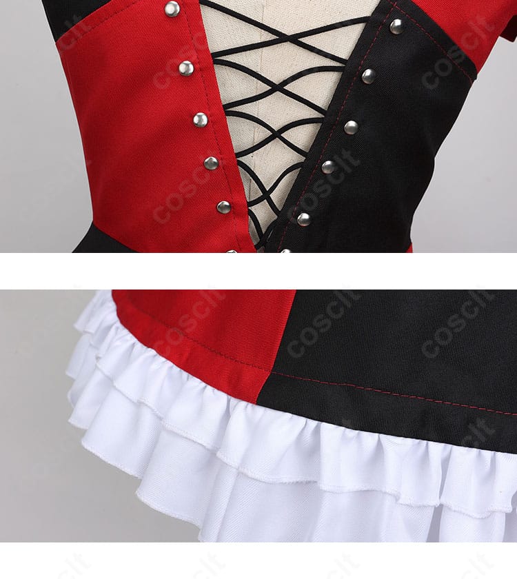 背面の編み上げとスカート装飾の詳細。リボンの質感とドレープ表現