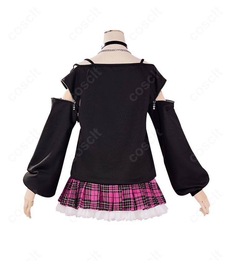 鏡音リン コラボ衣装の背面デザイン。スウェットの丈感とスカートの後ろプリーツ