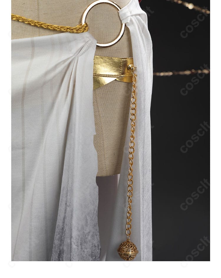 腰飾りのクローズアップ。ベルトとのバランスと装飾の重なりが分かる。