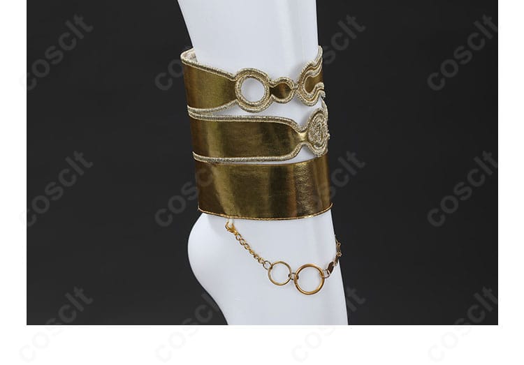 足首飾りのアップ。アンクル周りの装飾と留め位置が分かる。