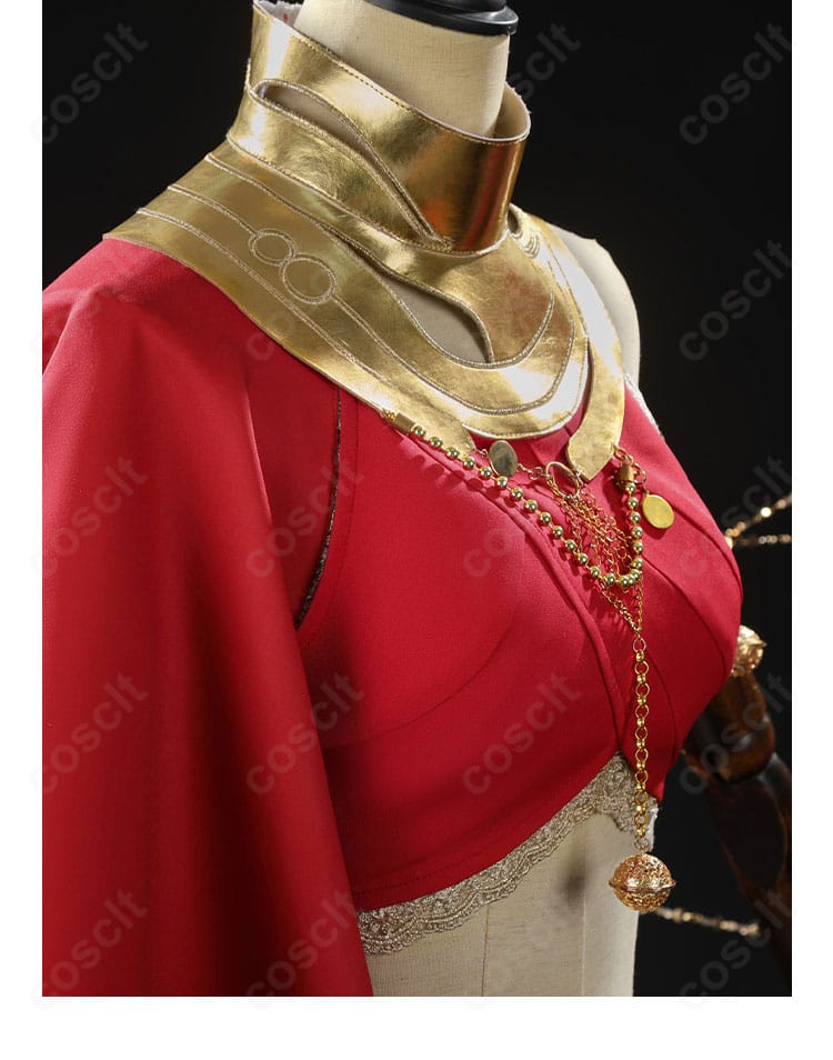 肩から袖にかけての装飾ディテール。切替ラインと装飾パーツの配置が分かる。