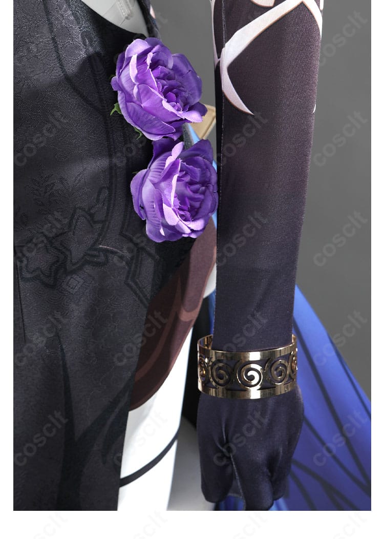 腕飾りとウエスト周りのアクセ。統一感ある配色とモチーフの配置