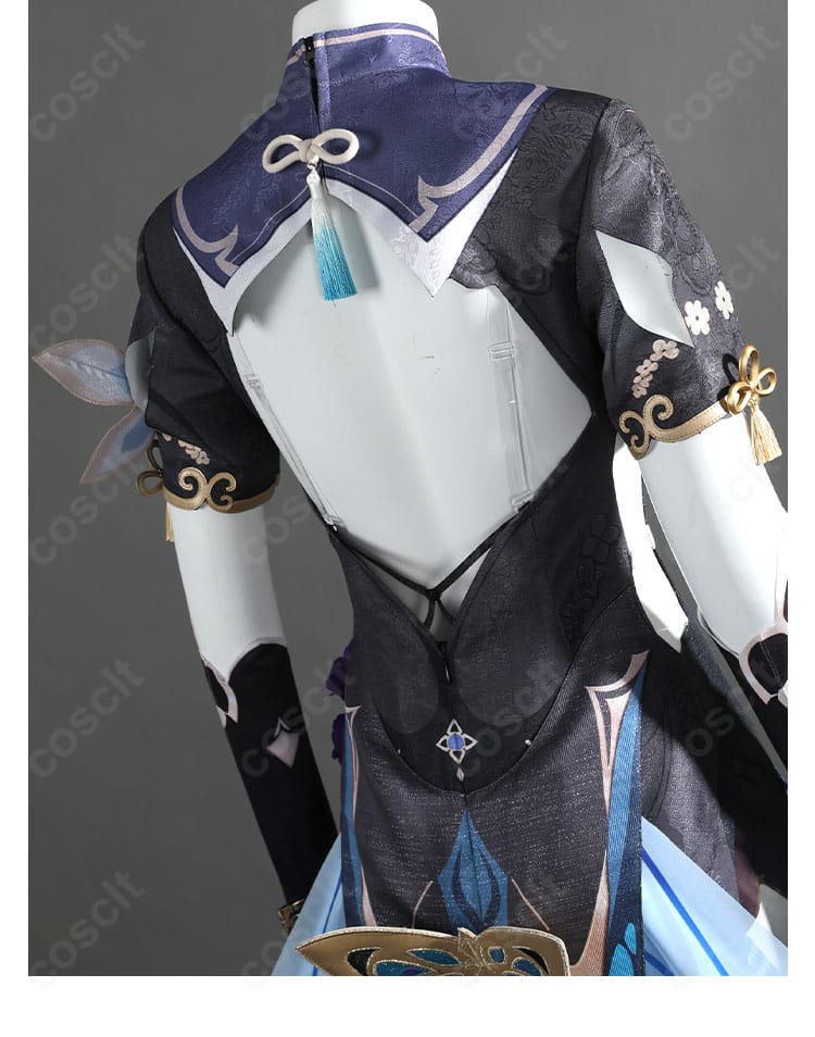 背面装飾のクローズアップ。背飾りの造形とステッチワークの再現