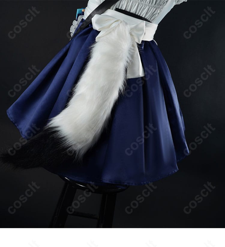 白上フブキ コスプレ衣装の尻尾パーツ。質感と固定パーツの構造が分かるアップで、立体感と存在感を表現。