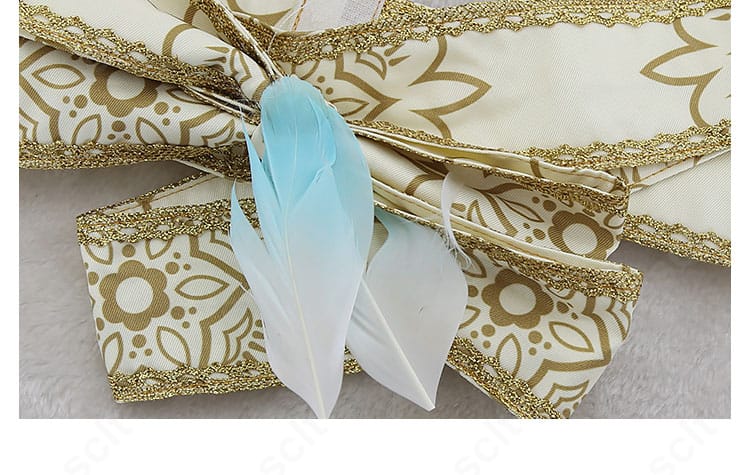 頭巾と頭飾りのセットアップ。装着位置とボリューム感が伝わる画像。