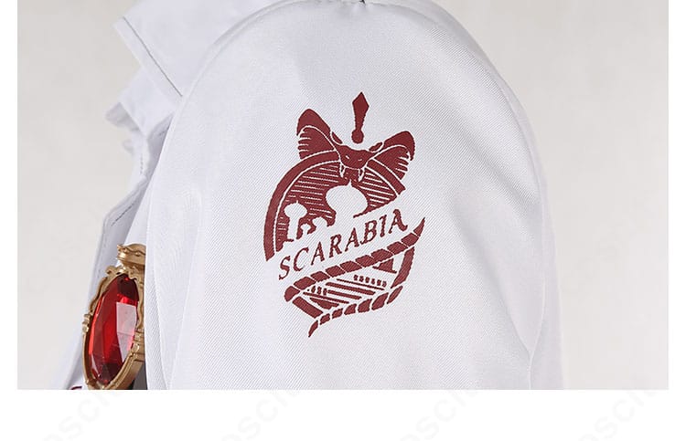 肩・袖装飾のアップ。袖口の形状と装飾パーツの取り付け精度を示す。