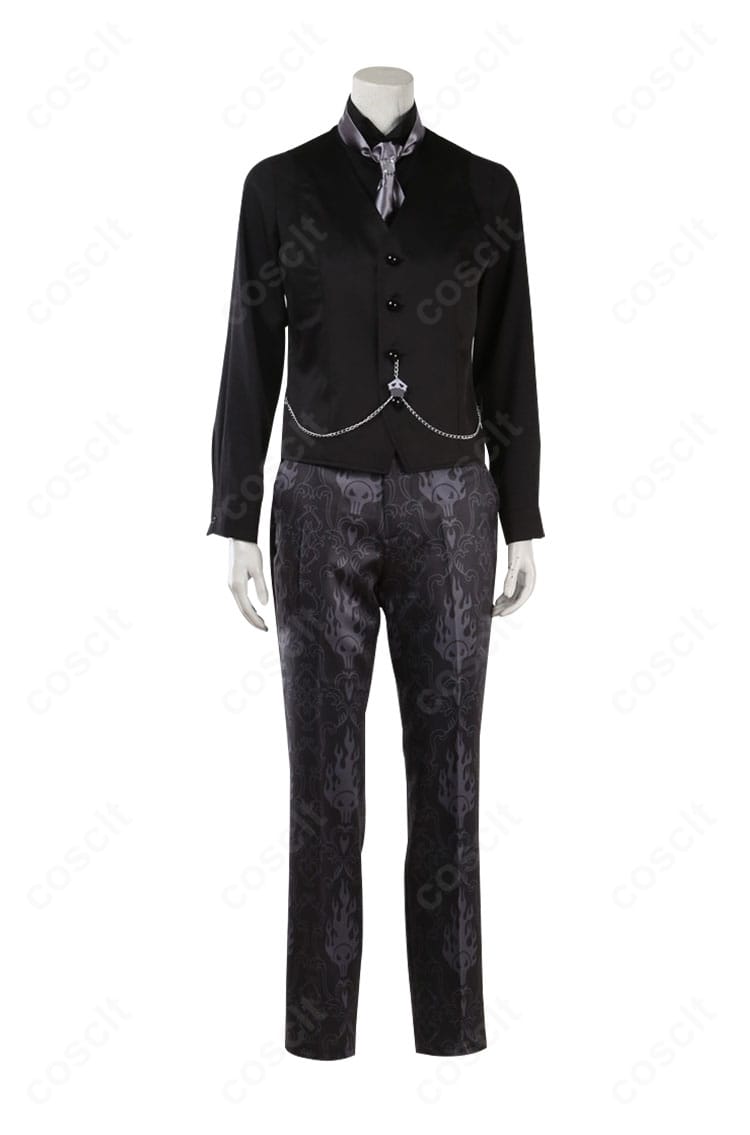 シャツ胸元の装飾アップ。精緻な刺繍がアクセントになったフロントデザイン。