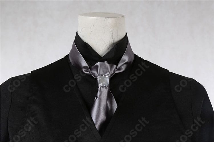 リボンタイのディテール。花婿コーデに合うエレガントな結びの表情。