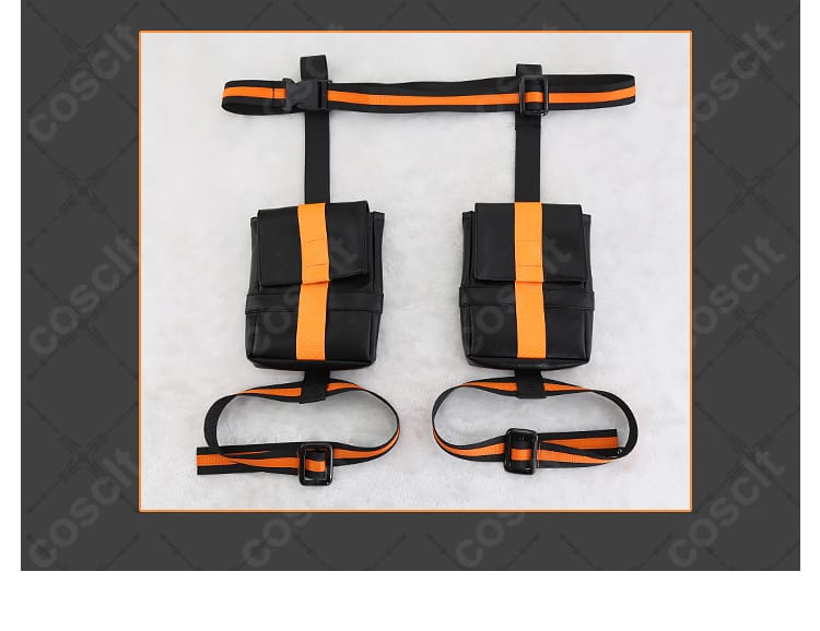 アクセサリー一式の接写。胸飾りや腕章など、コーデを完成させる付属品の質感を表現。