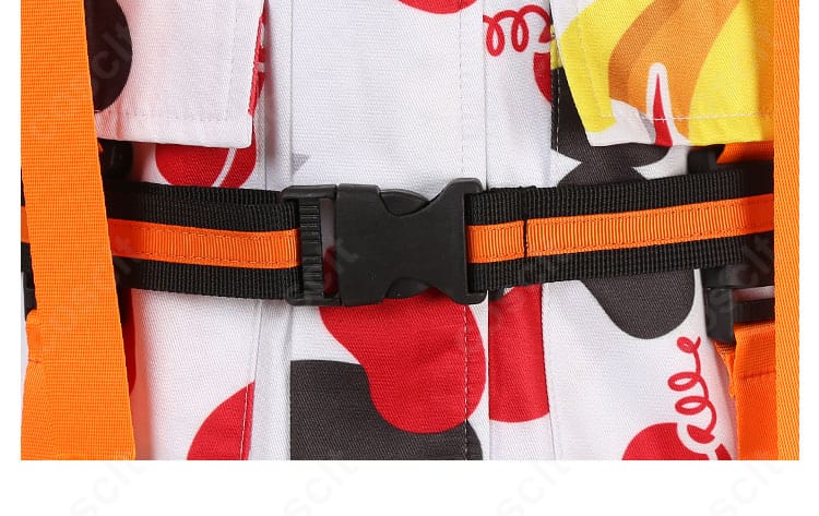 ベルトのバックル・ステッチ詳細。高精度な仕立てでフィット感と耐久性を両立したジェイド・リーチ衣装。