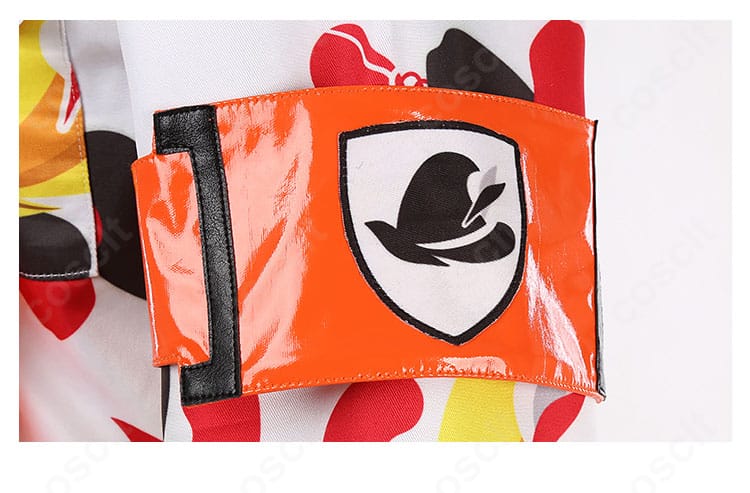 肩と袖の装飾アップ。ステッチワークとパーツ配置でミリタリー感を表現したジェイド・リーチ衣装。