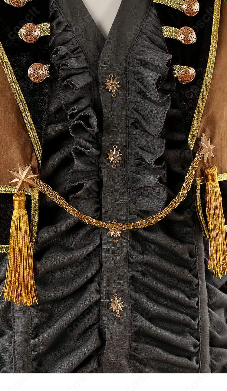 門襟（ラペル）周りの装飾ディテール。縁取りと装飾パーツの配置が確認できる。