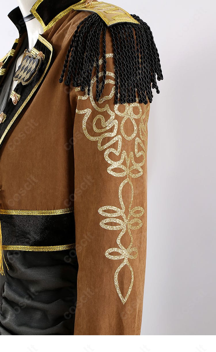 肩と袖の装飾ディテール。肩章の立体感とステッチワークが分かるクローズアップ。