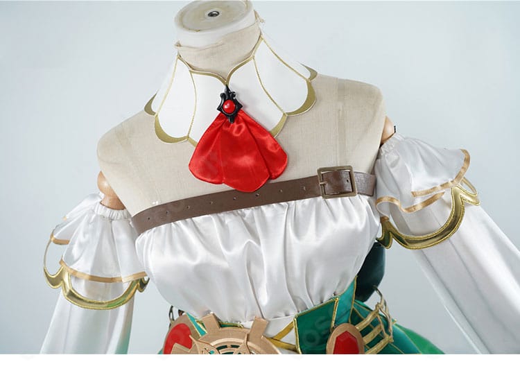 セシリア・イマーグリーン衣装の首飾りとリボンの近接ディテール。金具と縁取りの質感が見えるカット