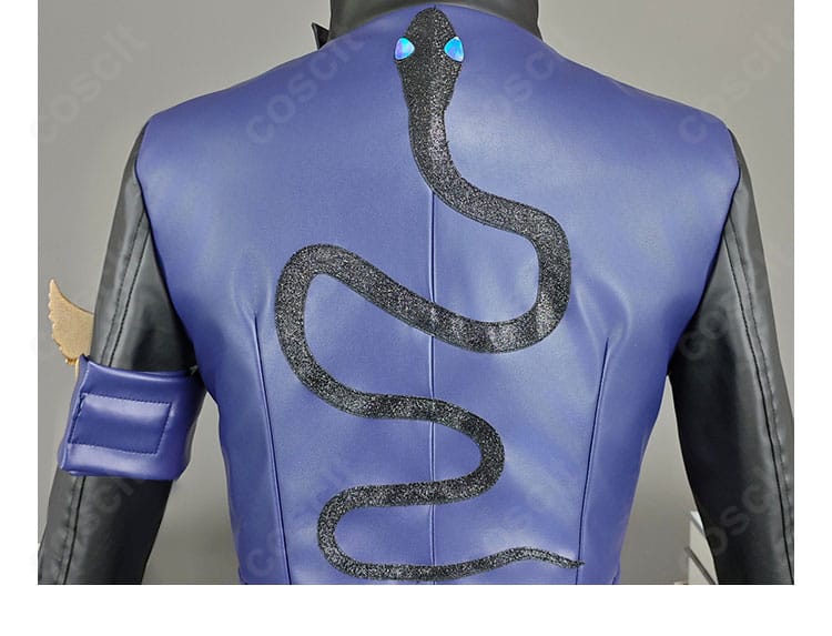 背面全体像とコートの落ち感。占い師イライ・クラークの雰囲気を忠実再現