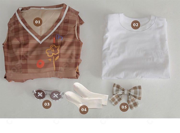 セット内容一式の展示。ワンピース、シャツ、メガネ、髪飾り、靴下が揃うフルセット