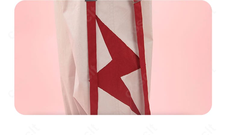 パンツ裾の装飾ディテール。ステッチワークとラインの整いを強調