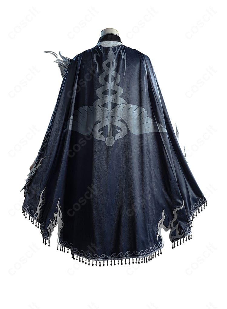 フレディ・ライリー 逆流の水銀 コスプレ背面図。マントのドレープと裾ラインを確認できる画像。