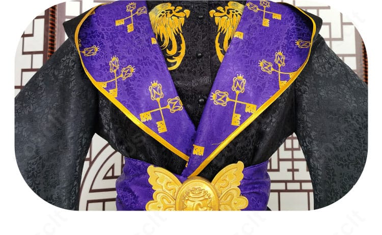 ツイステ 式典服 外套襟周りの装飾アップ。縁取りと金色意匠が高級感を演出。