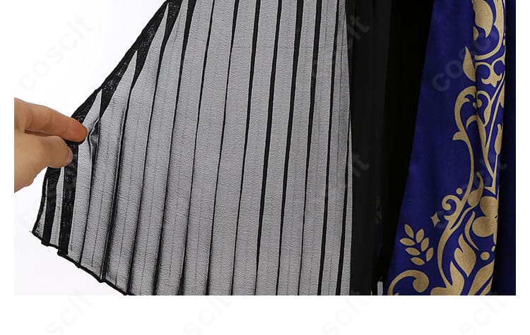 袖内側の設計。裏地の滑らかさと可動性を確保し、長時間でも快適な着用感。