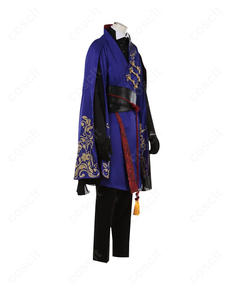 右側面ディテール。コートの落ち感とコルセットベルトのフィット感、紐飾りの配置を確認できる角度。