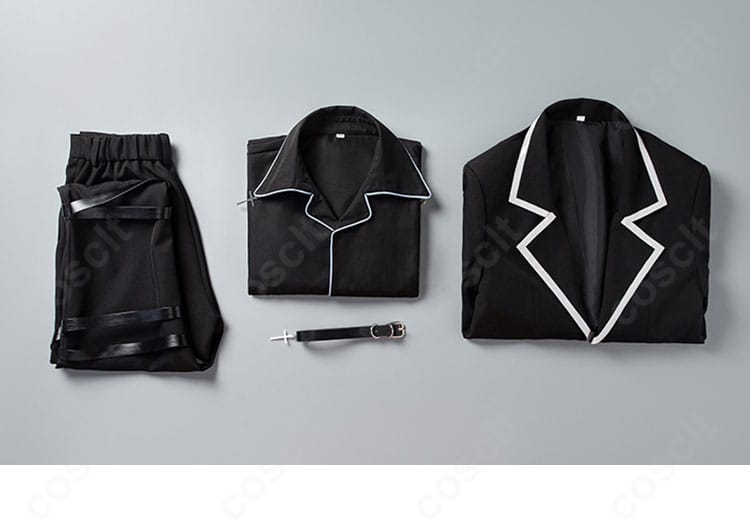 月詠イクト コスプレ衣装 4点セット内容一式。コート、インナー、ズボン、チョーカーの構成が一目で分かる写真。