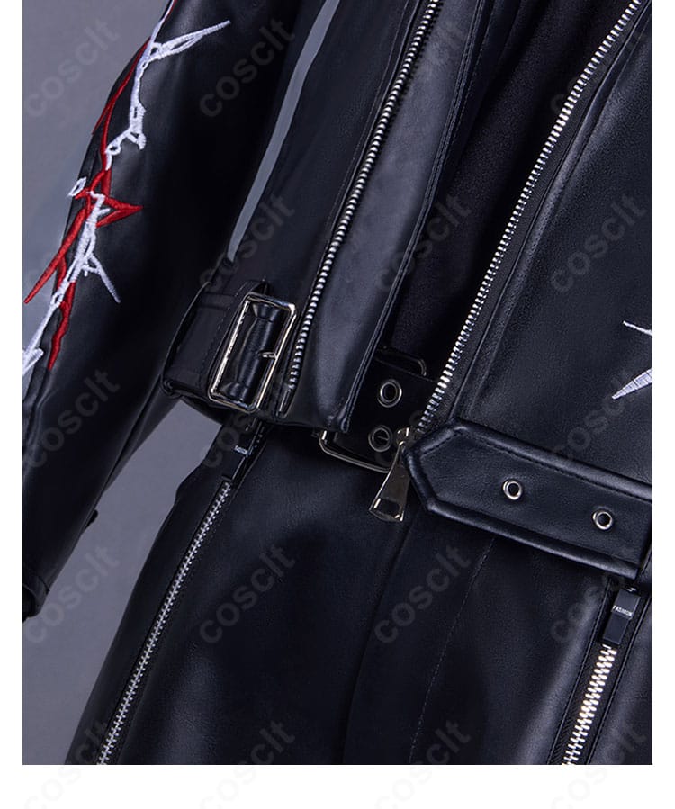 恋と深空 シン 異界の来客コスプレ衣装の門襟ディテール。フロントの意匠とコートの重厚感をクローズアップ。