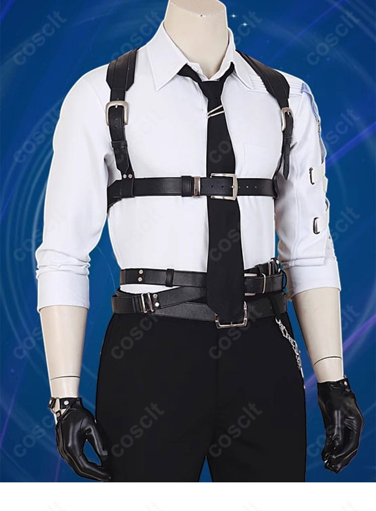 正面胴部の装飾とベルト配置のディテール。立体感ある構成が特徴