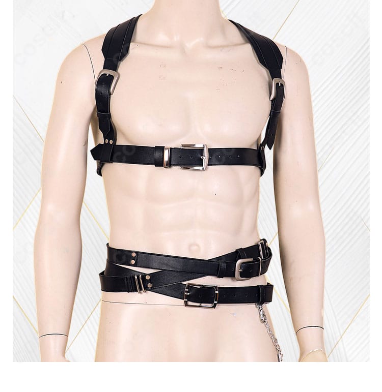 腰ベルトと紐装飾のクローズアップ。金具の質感と長さ調整機構の詳細