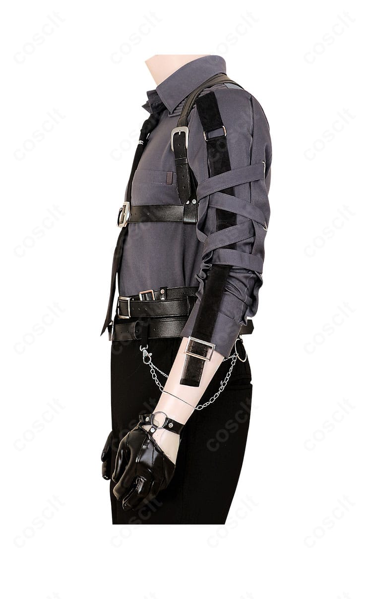 左側装飾のクローズアップ。太ももベルトの留め具とステッチ、質感まで再現したディテール