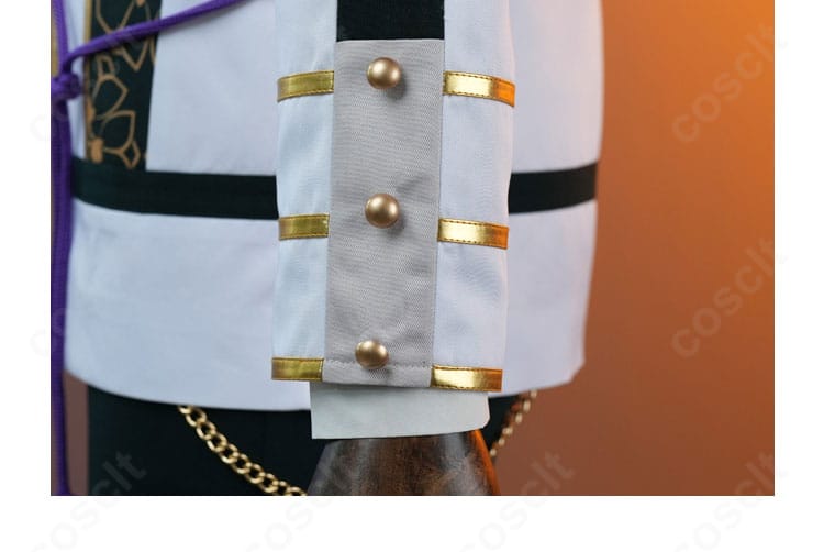 朔間凛月 チャンバラナイト衣装の袖口ディテール。刺繍と装飾パーツの質感をクローズアップ