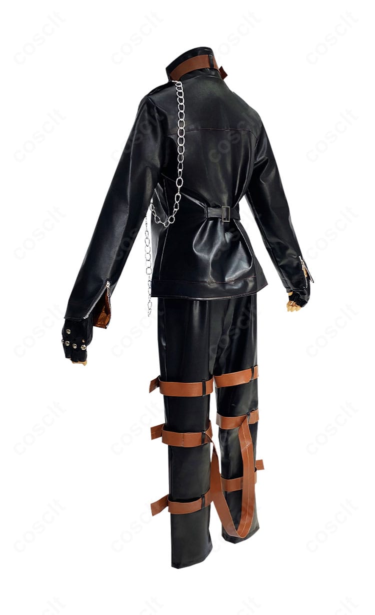 ダークフレイムマスター衣装の背面。背中心の縫製ラインと裾の広がり、肩周りのフィット感を表示。